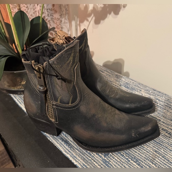 Freebird Wolfie Black distressed Western Ankle Bootie - Picture 4 of 7